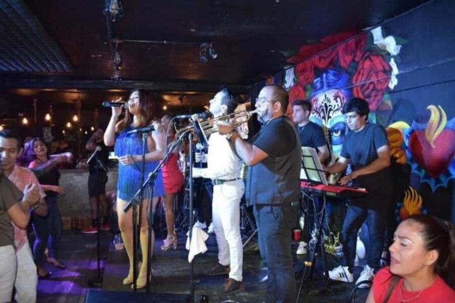 Puerto Vallarta: Cabaret Show with Cocktails & Costumes - Key takeaways
