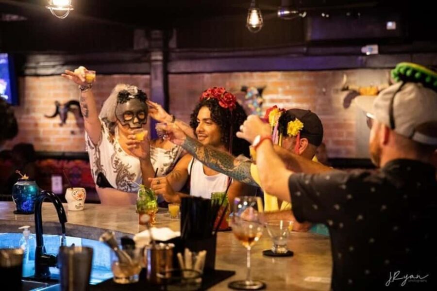 Puerto Vallarta: Cabaret Show with Cocktails & Costumes - Who this cabaret works best for