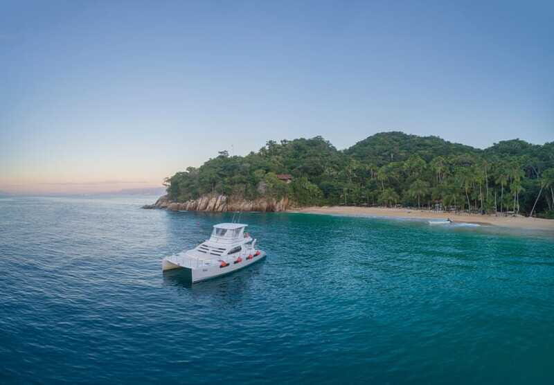 Puerto Vallarta: Luxury Yacht Tour with Lunch and Open Bar - Lunch and the return cruise: keeping the comfort high while the day winds down