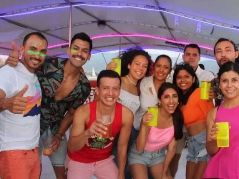 Puerto Vallarta: Neon Party on the Bay - Neon light show: what you’ll likely see (and what might disappoint)