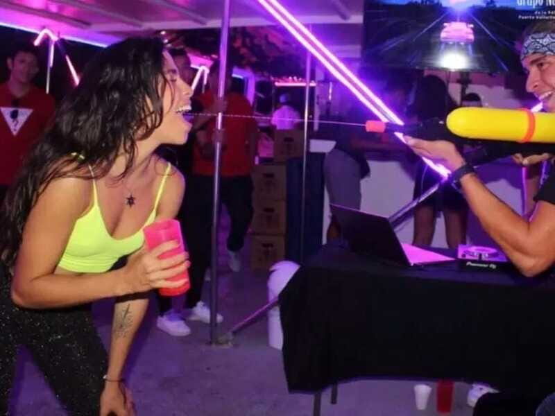 Puerto Vallarta: Neon Party on the Bay - Price and value: is $99 worth the 3 hours?
