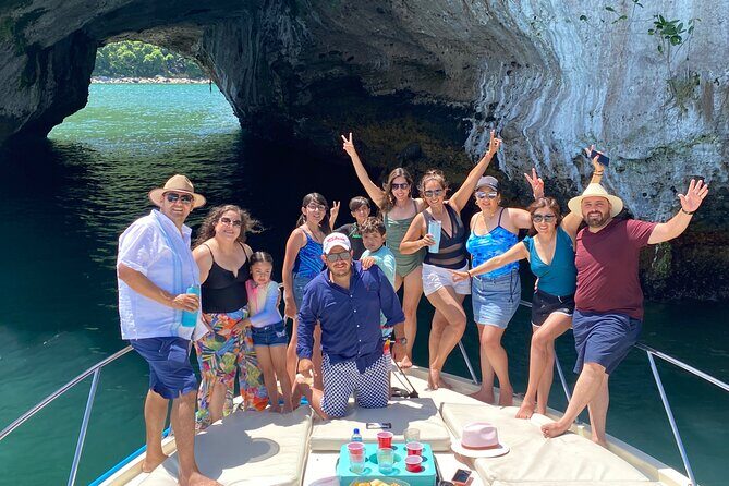 Puerto Vallarta Private Yacht Adventure 5 hours + 1 hour Free - Crew and service: the difference between a trip and a good one