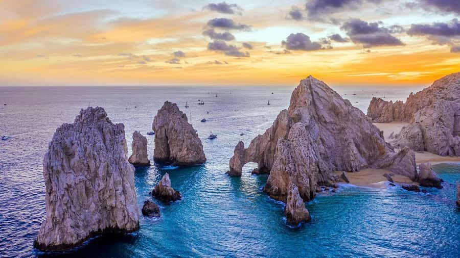 Tour the Arch of Cabo San Lucas and head down to Playa del Amor - Stop 1: Walking the Arch of Cabo San Lucas (and getting the photos)